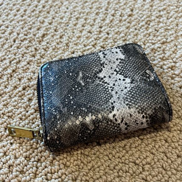 Fossil Women’s Evelyn Zip Bifold Python, Faux Leather, Grey - Picture 2 of 8